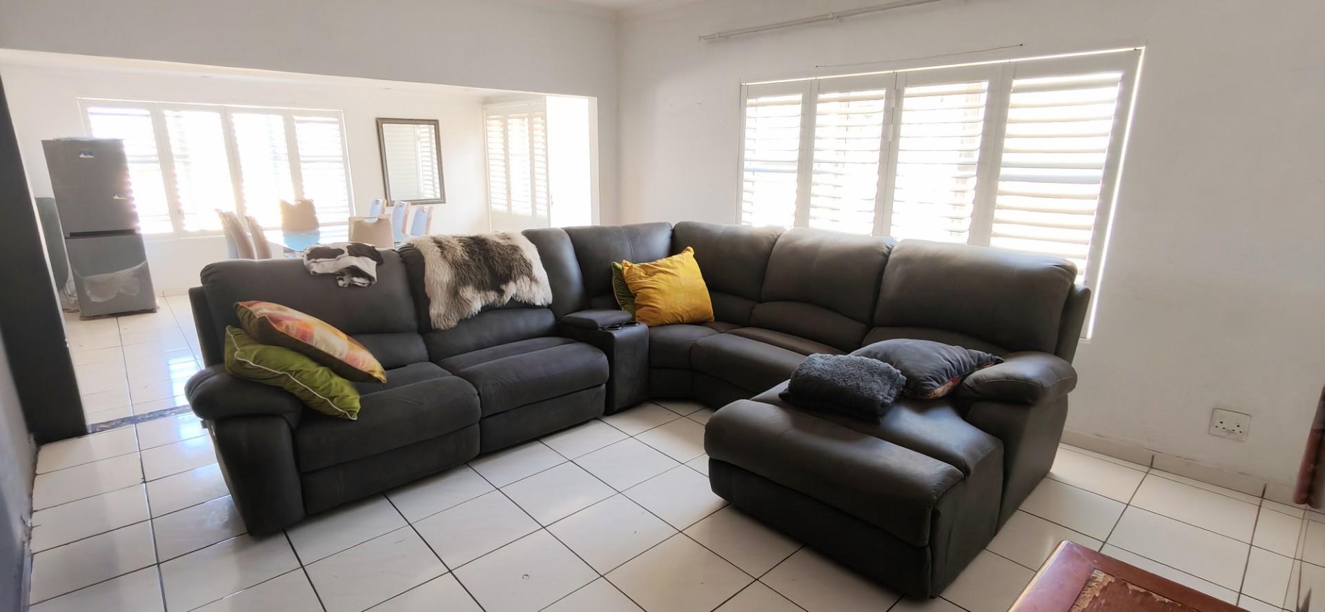 385485114 3 Bedroom Townhouse for Sale in Margate