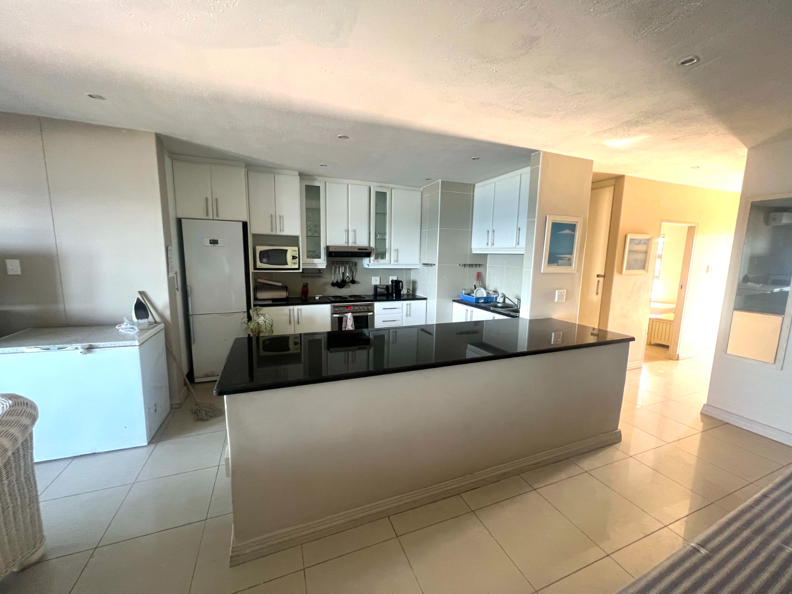 59ffd53c-5a59-4578-a3ad-32c1f3c6bf6f Spacious, Bright and Open 4 Bedroom Apartment For Sale