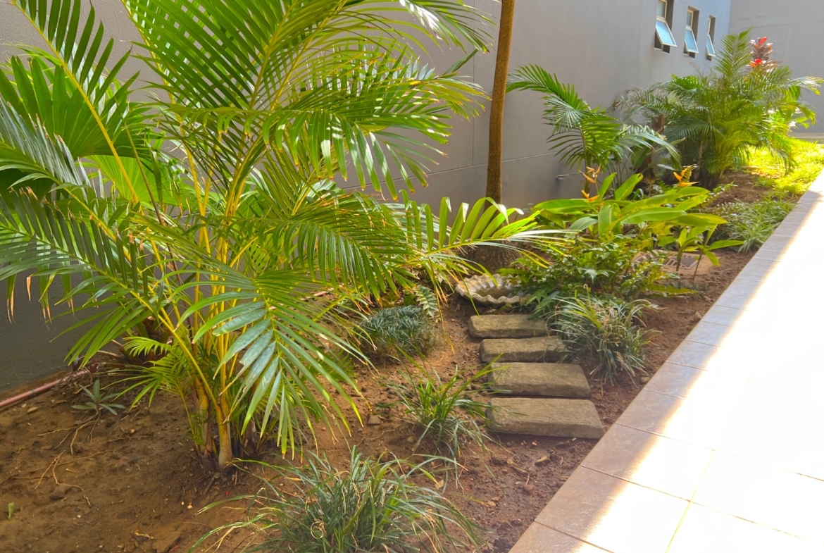 Stylish 3-bedroom Beachside Retreat with Garden, Patio and Secure-living