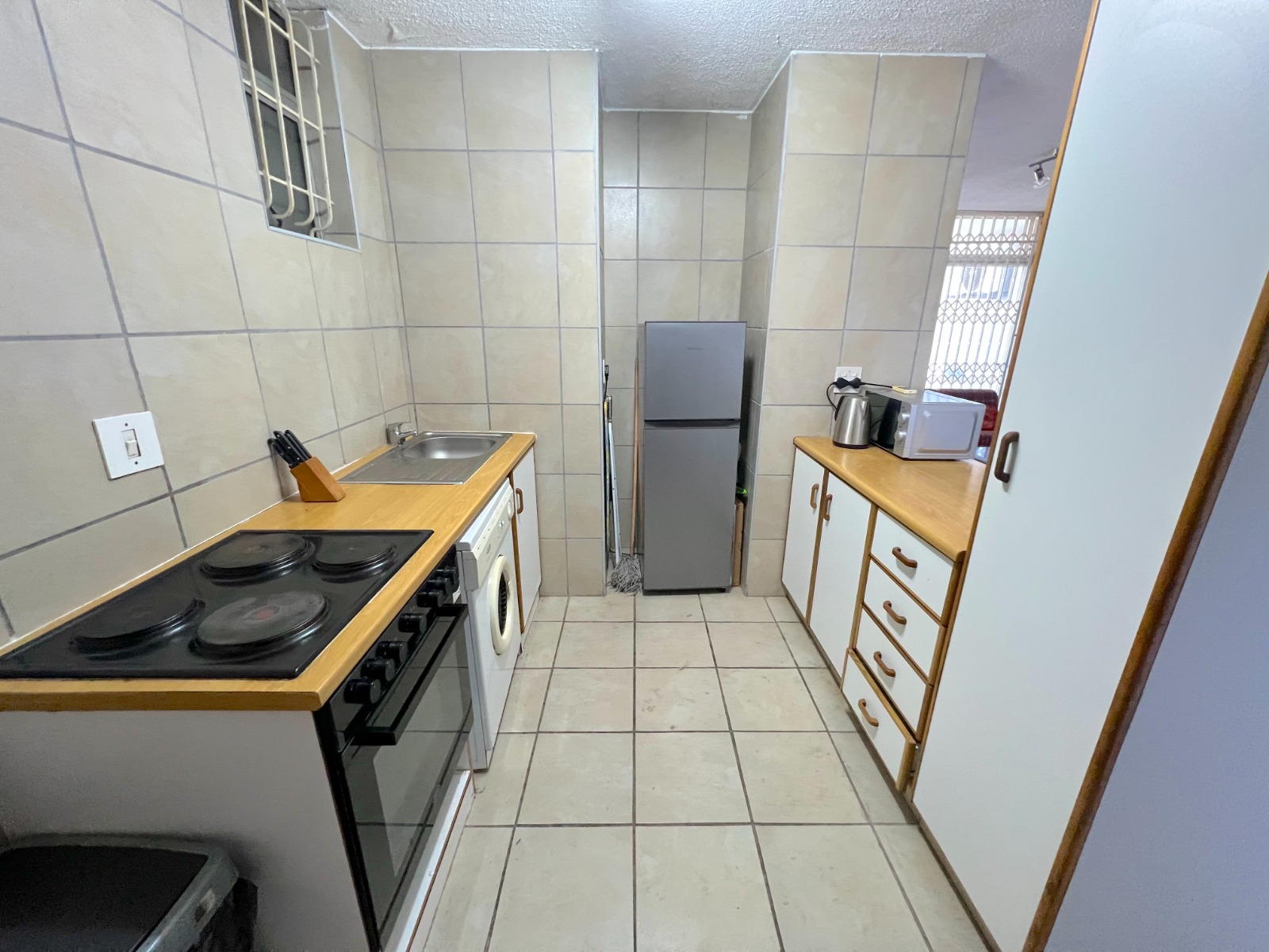 6c2a4fbd-aecd-4dc4-8571-533048a68652 Stylish 3-bedroom Beachside Retreat with Garden, Patio and Secure-living