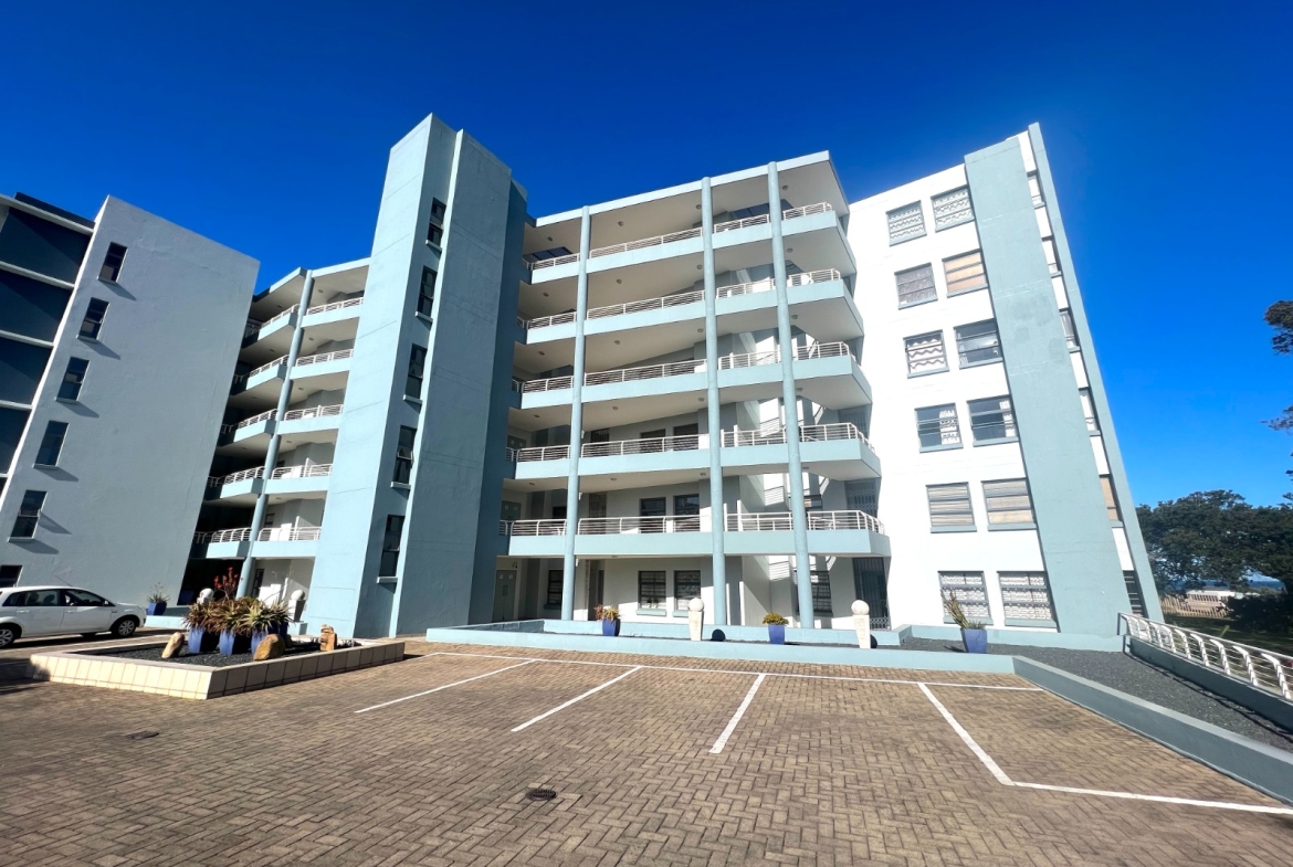 Spacious, Bright and Open 4 Bedroom Apartment For Sale