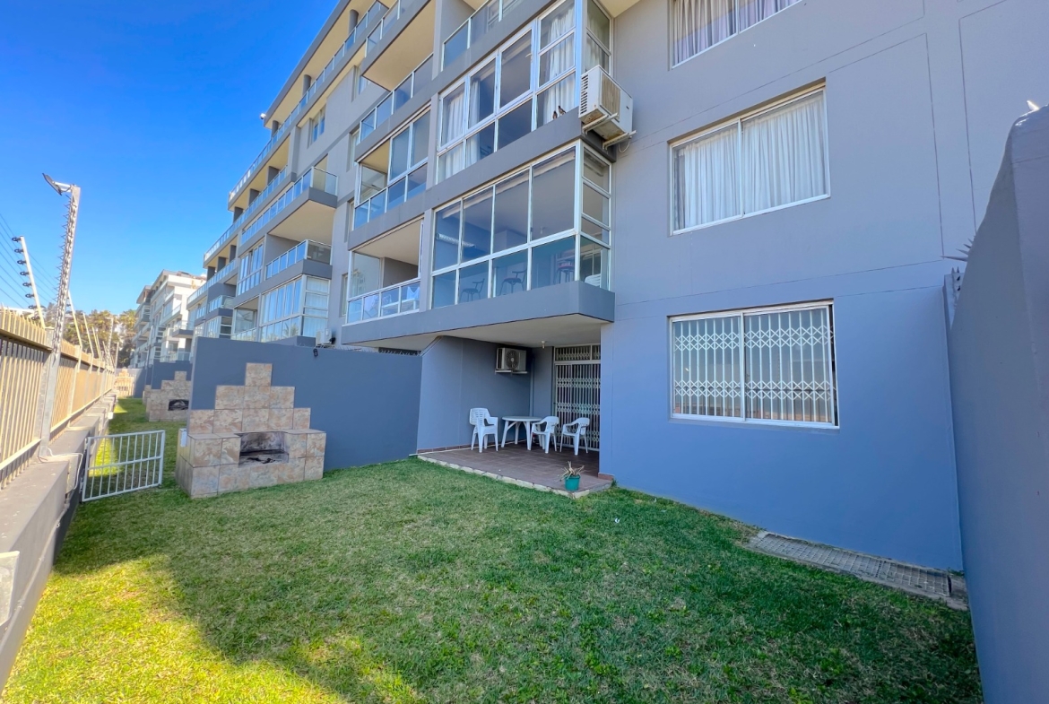 Stylish 3-bedroom Beachside Retreat with Garden, Patio and Secure-living