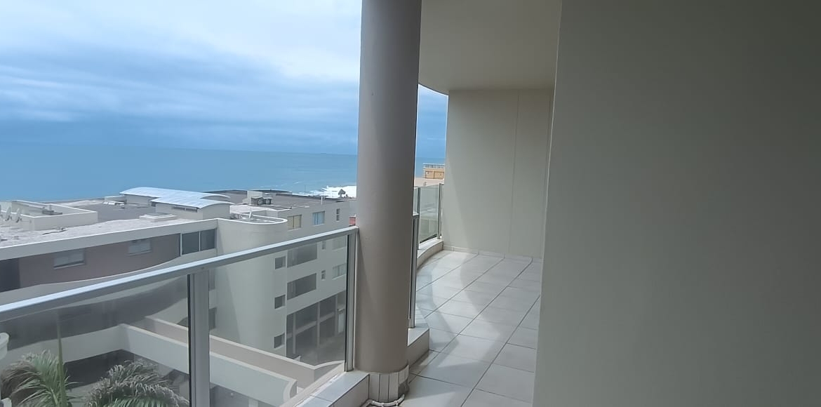 Oceanfront Living: 3-Bedroom Apartment with Panoramic Sea Views in Margate