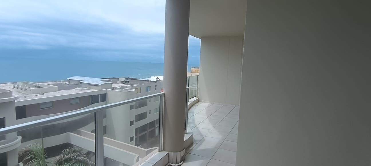 Balcony Oceanfront Living: 3-Bedroom Apartment with Panoramic Sea Views in Margate
