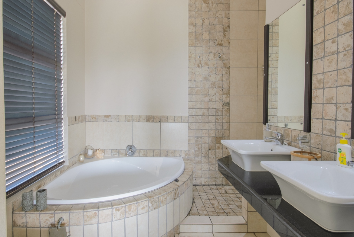 180° Sea Views | Spacious 4-Bedroom Apartment | Sole Mandate