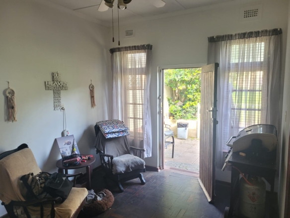 4 Bedroom, 6 Bathroom Home with a Flat
