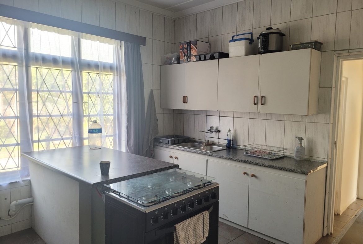 4 Bedroom, 6 Bathroom Home with a Flat
