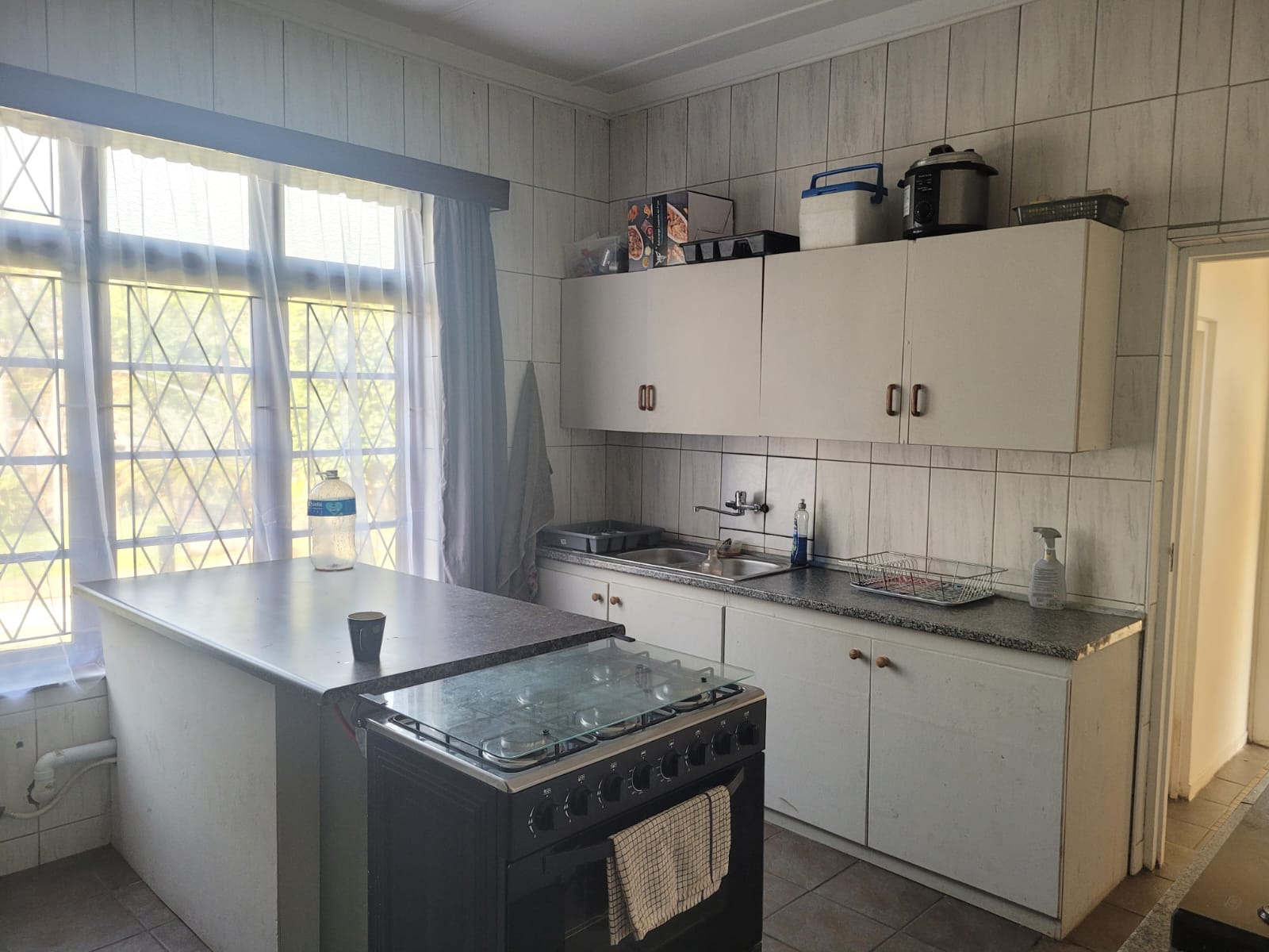 4 Bedroom, 6 Bathroom Home with a Flat