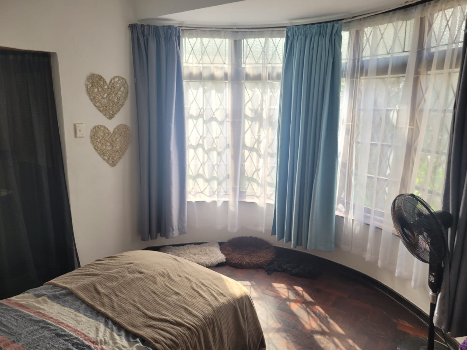 4 Bedroom, 6 Bathroom Home with a Flat