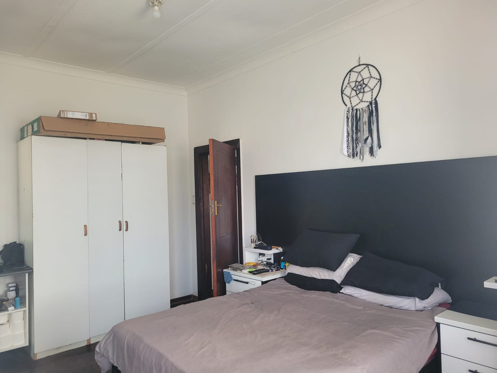 4 Bedroom, 6 Bathroom Home with a Flat