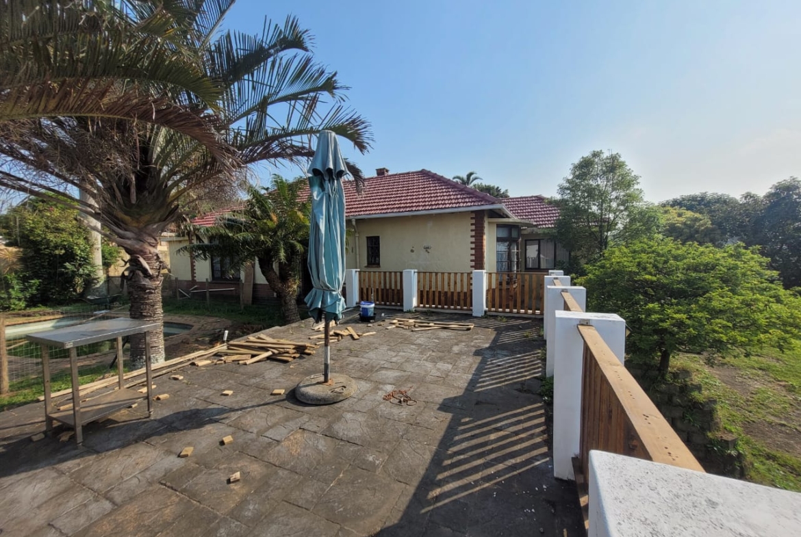 4 Bedroom, 6 Bathroom Home with a Flat