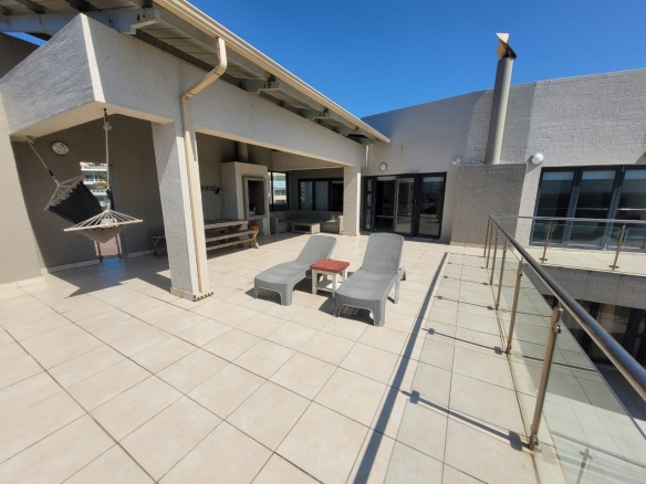 Luxurious Fully Furnished 3-Bedroom Penthouse with Panoramic 180Sea Views Margate