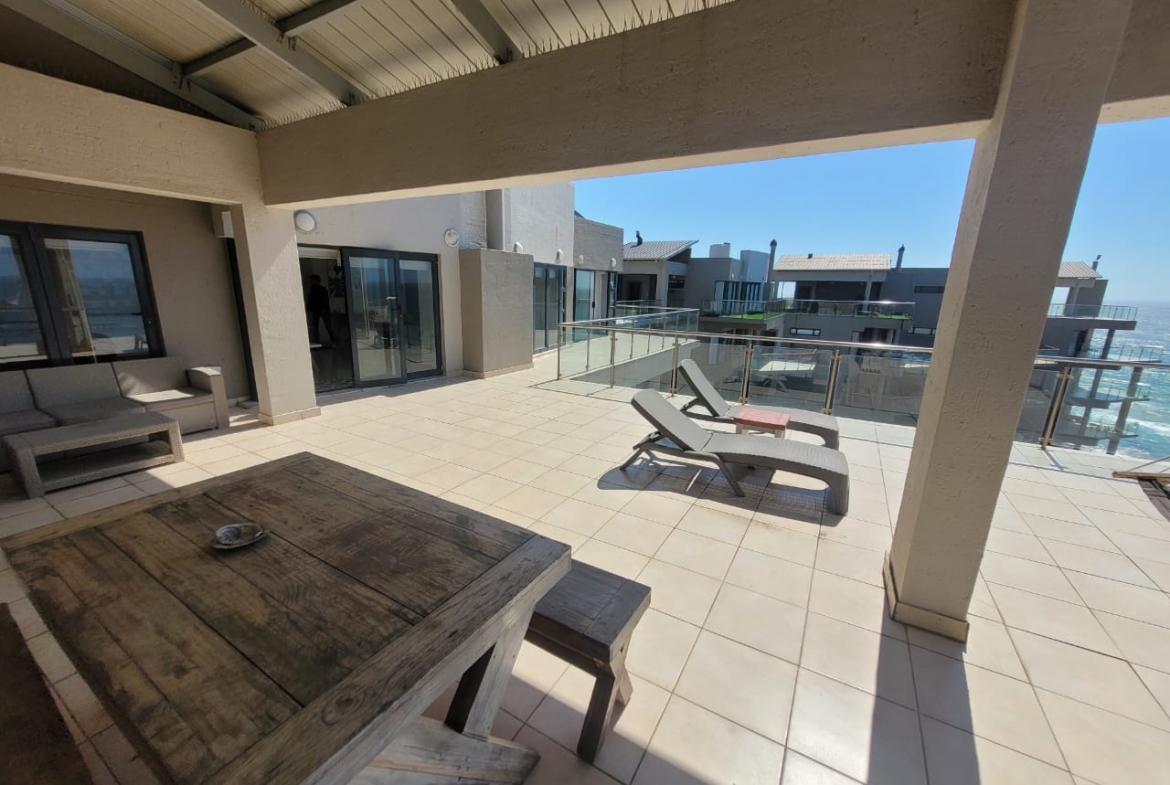 Luxurious Fully Furnished 3-Bedroom Penthouse with Panoramic 180Sea Views Margate