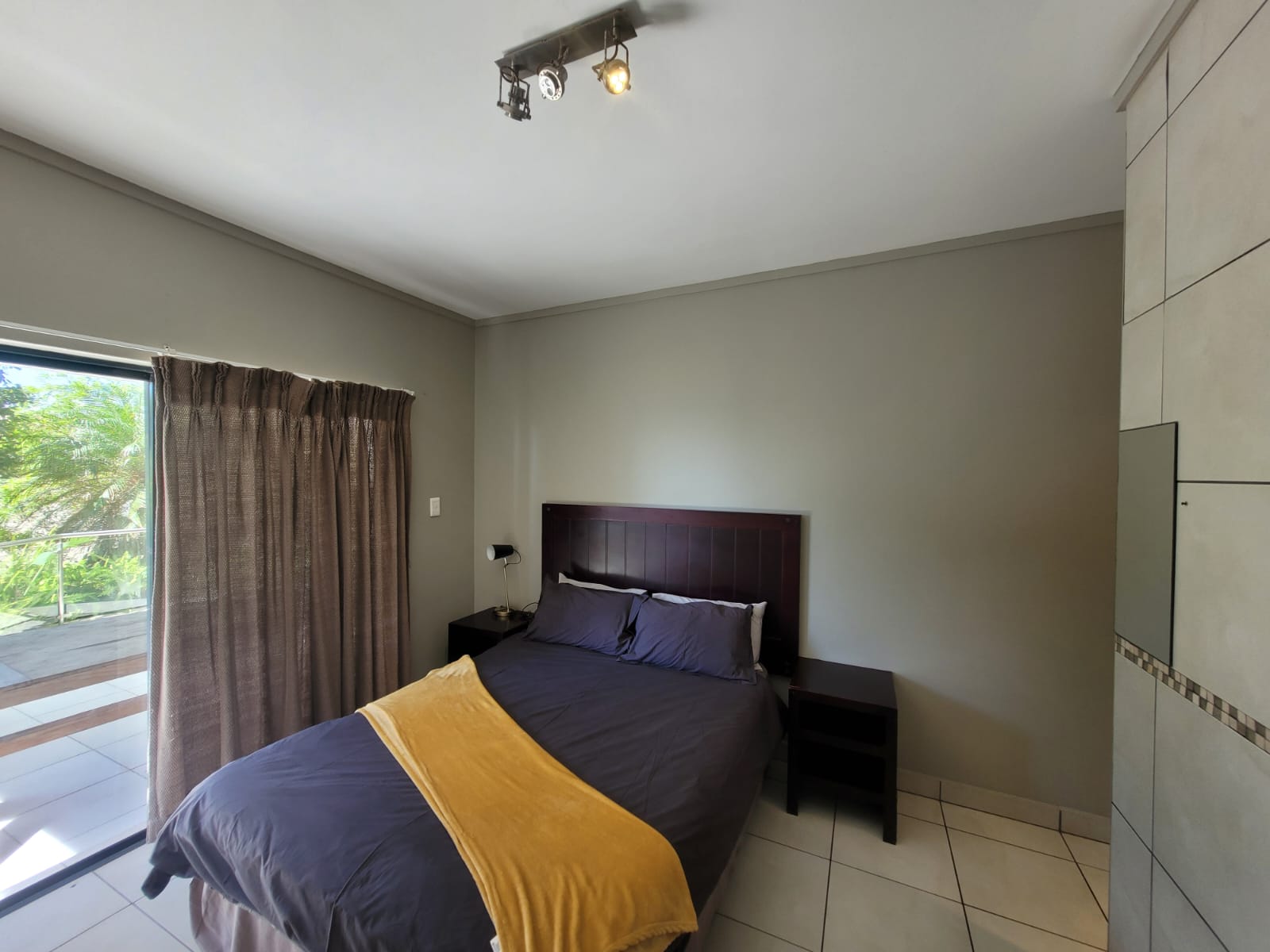 IMG-20251022-WA0020 Ground Floor 3-Bedroom Sea View Apartment – Fully Furnished and Income-Generating Margate Kzn
