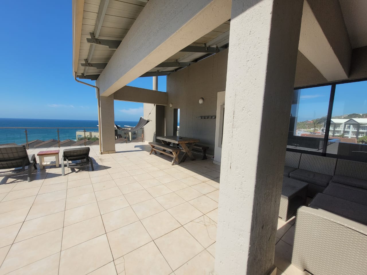 Luxurious Fully Furnished 3-Bedroom Penthouse with Panoramic 180Sea Views Margate