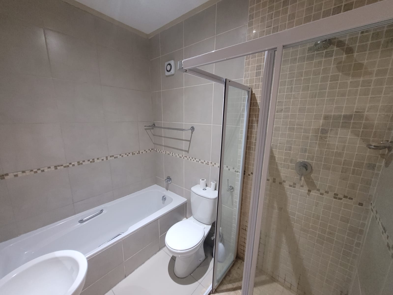Stunning 3-Bedroom Sea View Apartment – Fully Furnished and Income-Generating Margate Kzn