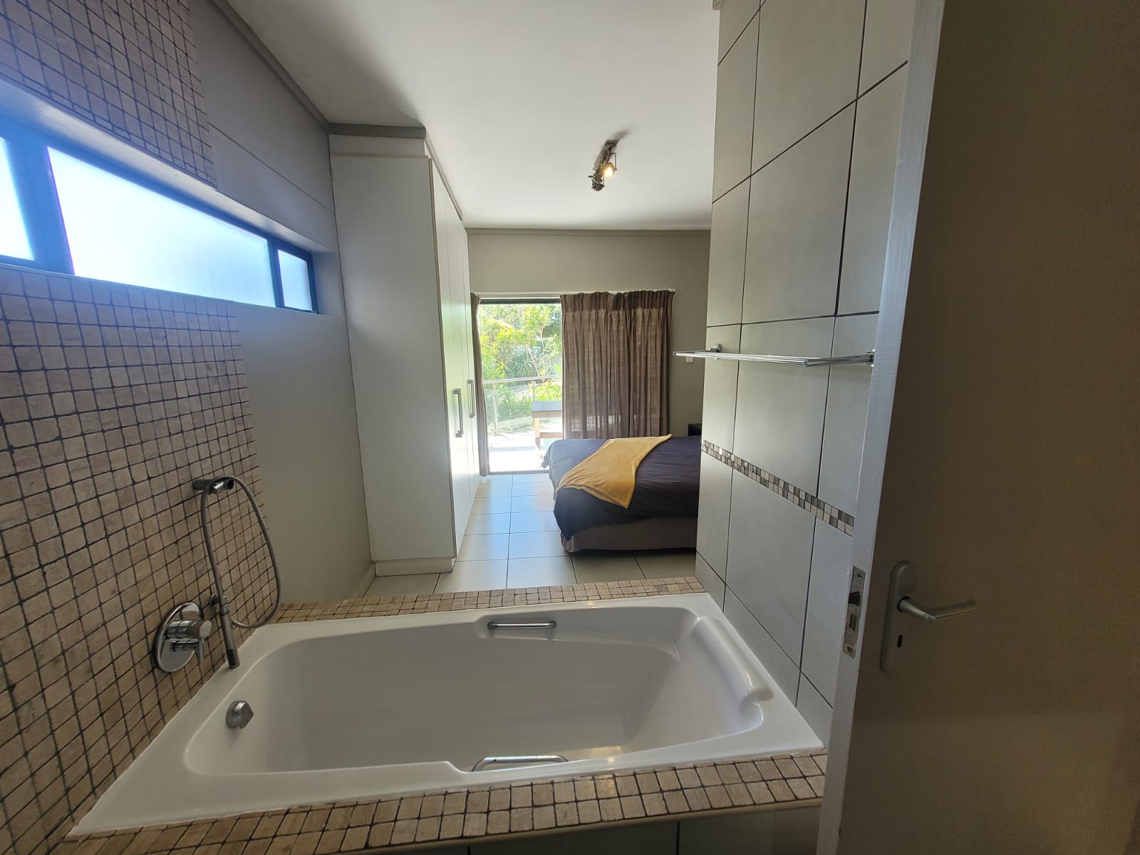 IMG-20251022-WA0021 Ground Floor 3-Bedroom Sea View Apartment – Fully Furnished and Income-Generating Margate Kzn