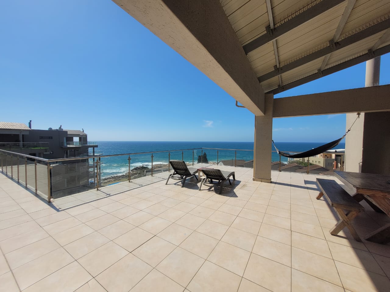 Luxurious Fully Furnished 3-Bedroom Penthouse with Panoramic 180Sea Views Margate