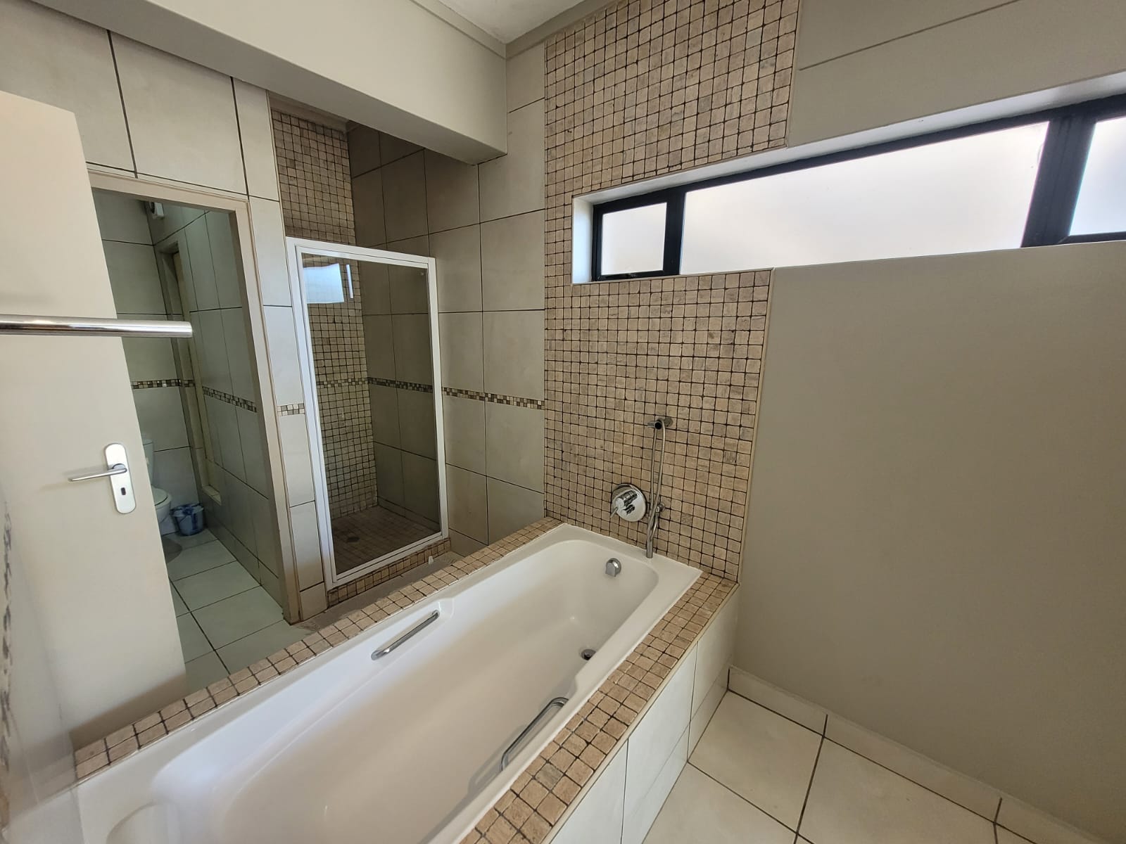 IMG-20251022-WA0022 Ground Floor 3-Bedroom Sea View Apartment – Fully Furnished and Income-Generating Margate Kzn