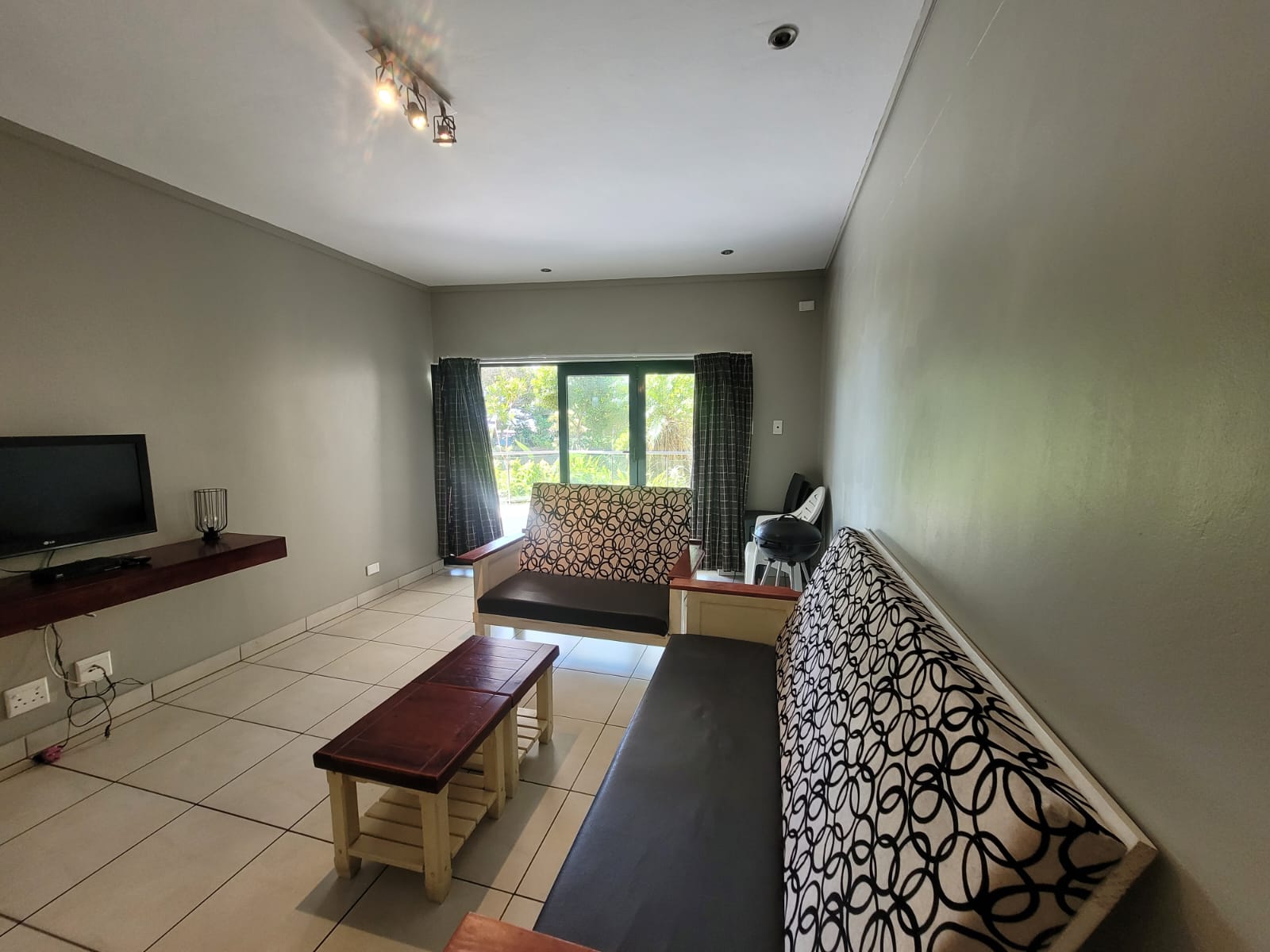 IMG-20251022-WA0023 Ground Floor 3-Bedroom Sea View Apartment – Fully Furnished and Income-Generating Margate Kzn