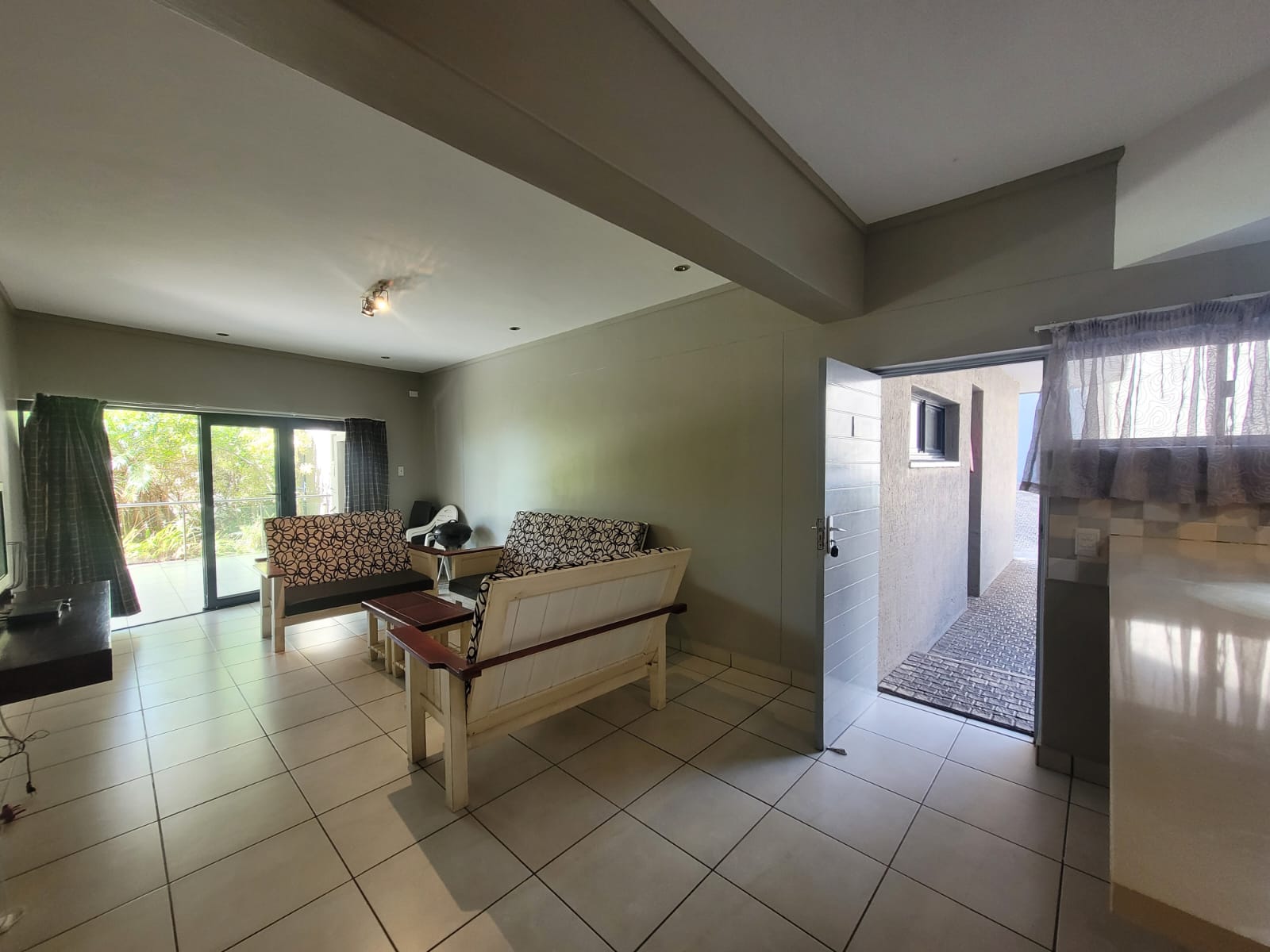 IMG-20251022-WA0024 Ground Floor 3-Bedroom Sea View Apartment – Fully Furnished and Income-Generating Margate Kzn