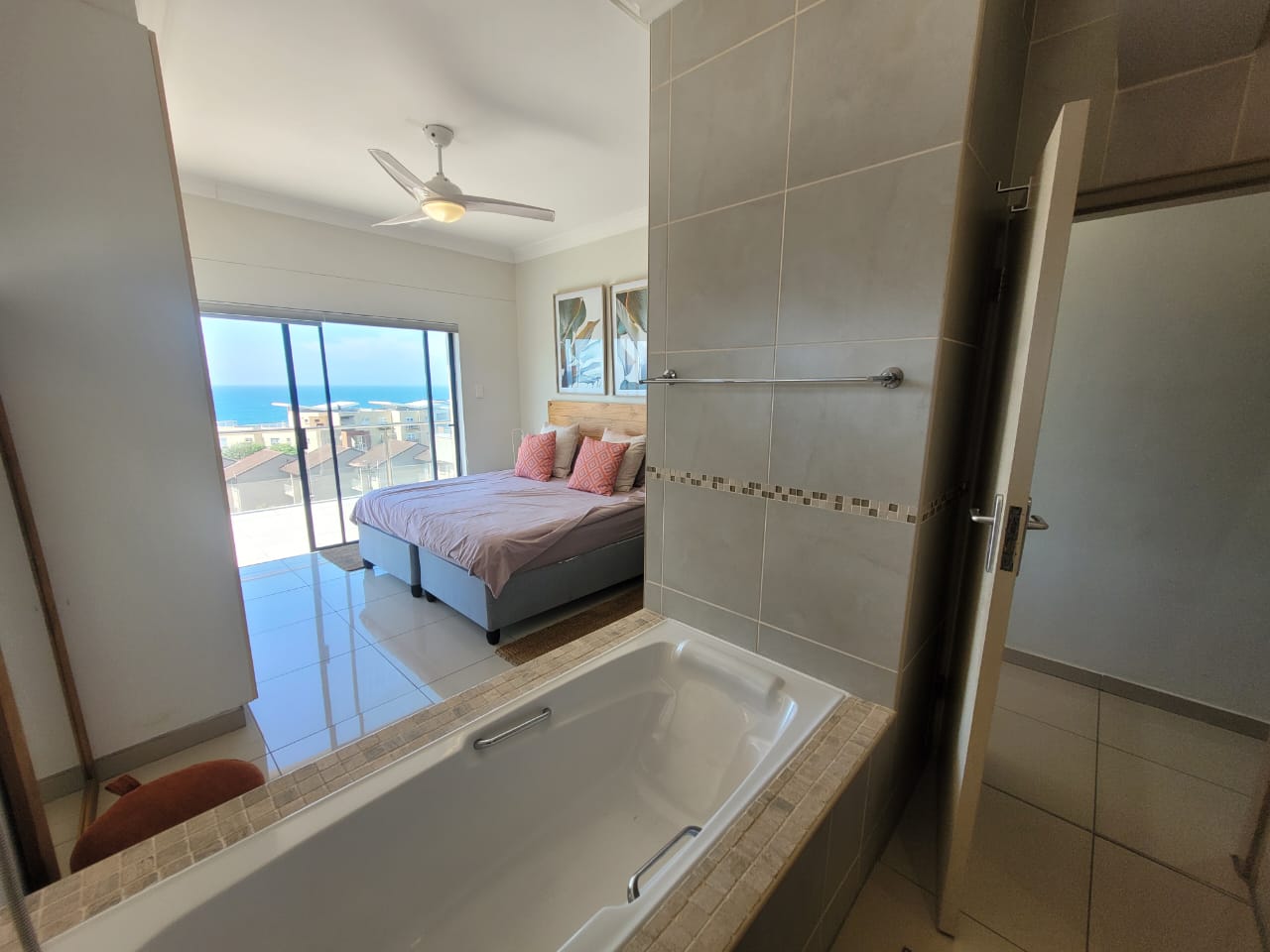 Luxurious Fully Furnished 3-Bedroom Penthouse with Panoramic 180Sea Views Margate