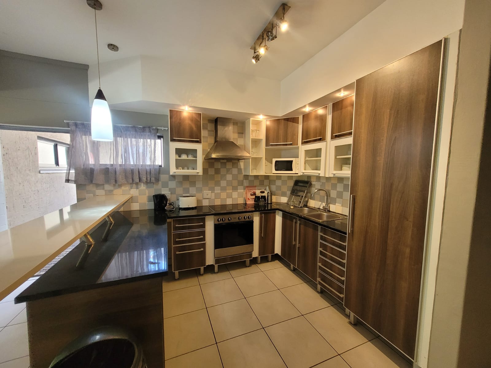 IMG-20251022-WA0025 Ground Floor 3-Bedroom Sea View Apartment – Fully Furnished and Income-Generating Margate Kzn