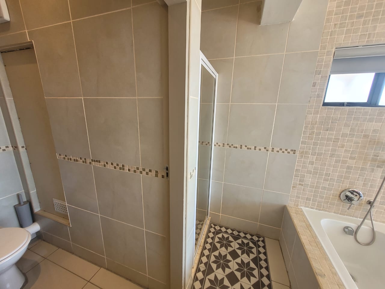 Luxurious Fully Furnished 3-Bedroom Penthouse with Panoramic 180Sea Views Margate