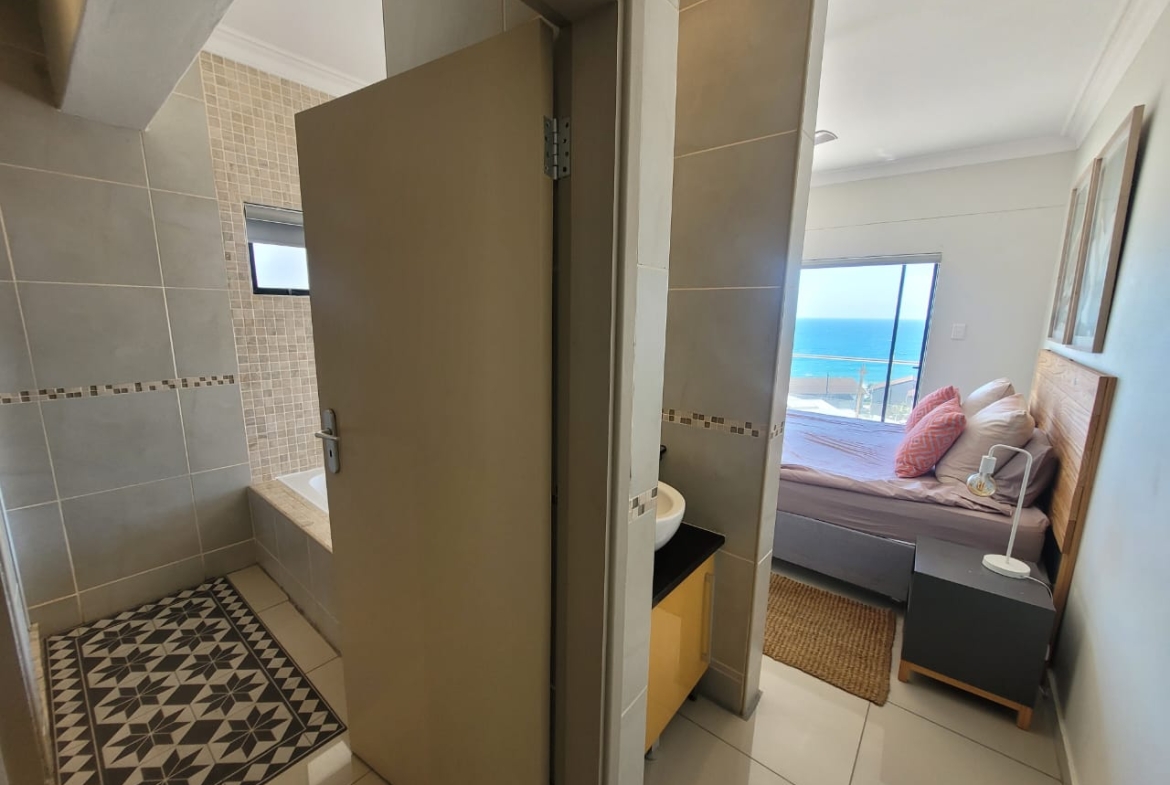 Luxurious Fully Furnished 3-Bedroom Penthouse with Panoramic 180Sea Views Margate