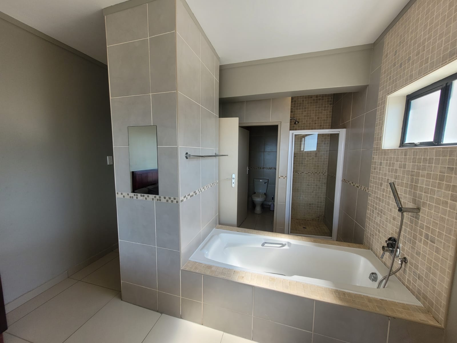 Stunning 3-Bedroom Sea View Apartment – Fully Furnished and Income-Generating Margate Kzn