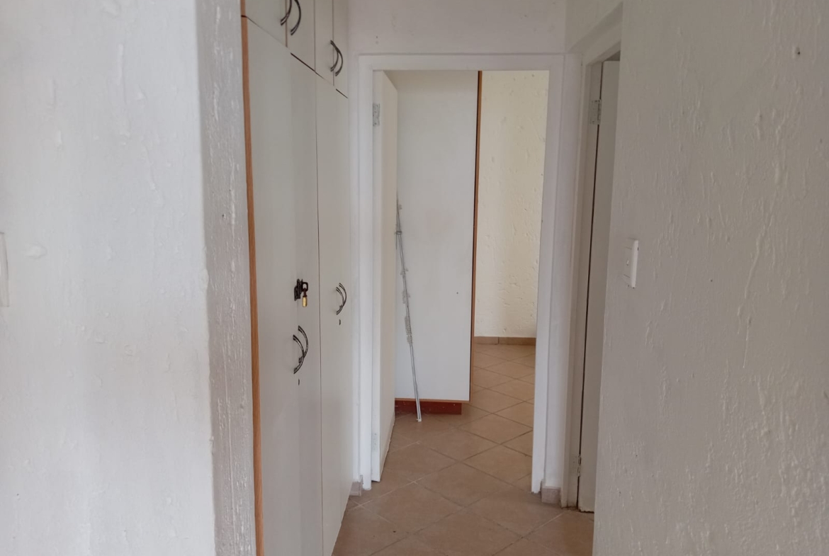 2 Bedroom, 1 Bathroom Apartment for Sale in Lawrence Rocks, Margate