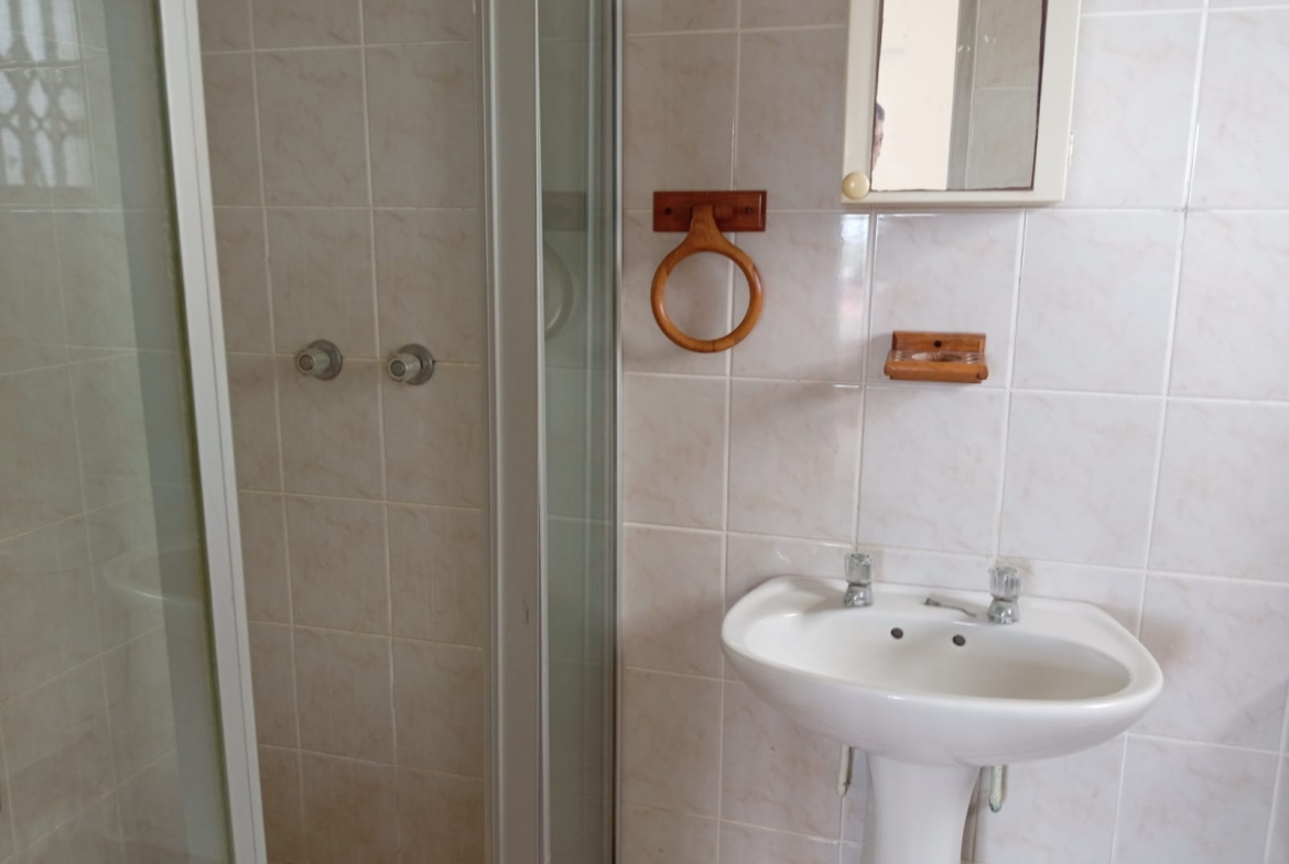 2 Bedroom, 1 Bathroom Apartment for Sale in Lawrence Rocks, Margate