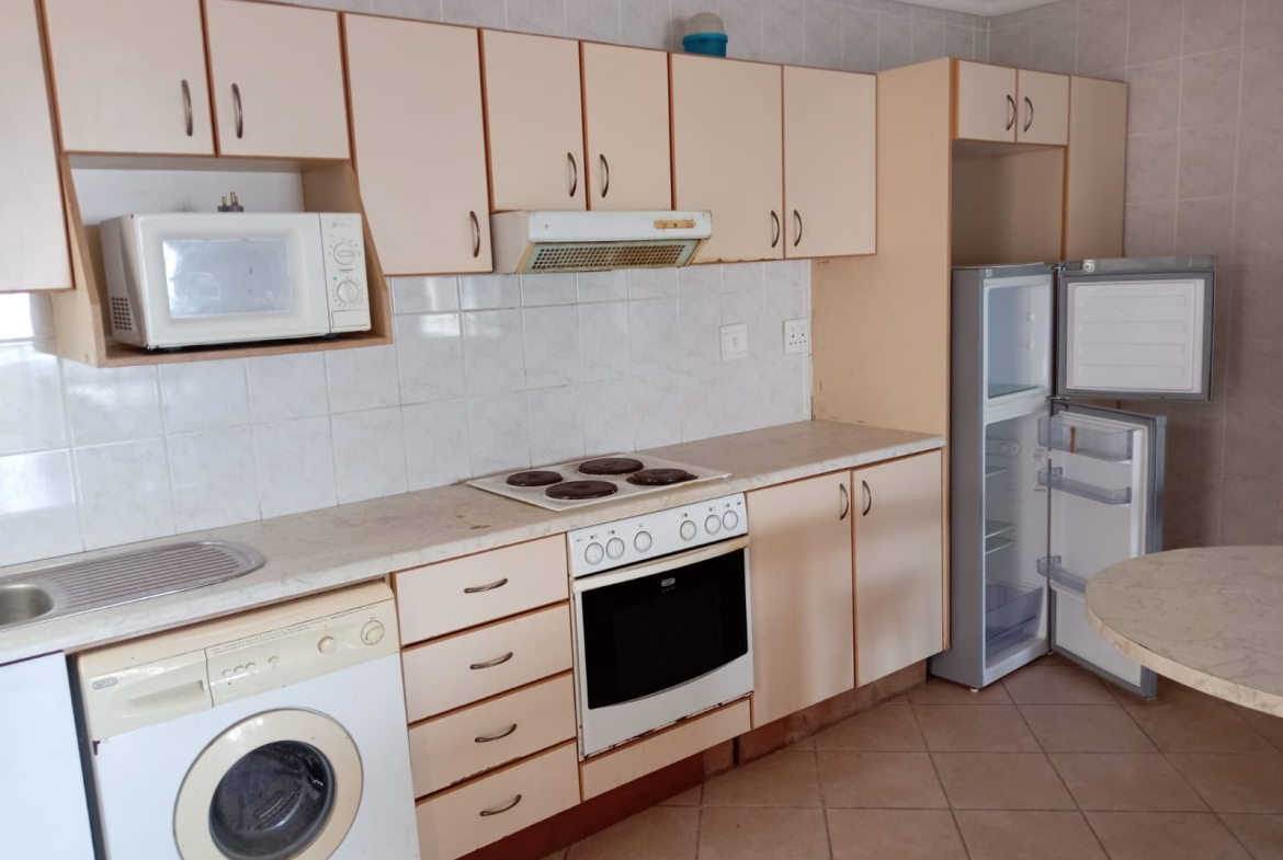 2 Bedroom, 1 Bathroom Apartment for Sale in Lawrence Rocks, Margate