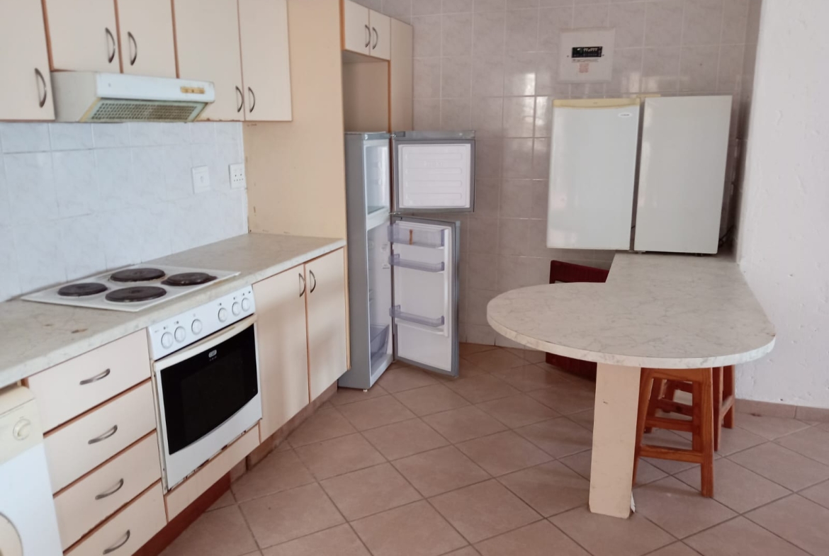 2 Bedroom, 1 Bathroom Apartment for Sale in Lawrence Rocks, Margate