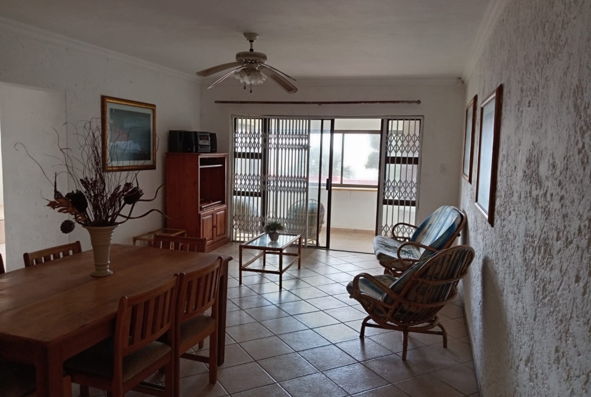 2 Bedroom, 1 Bathroom Apartment for Sale in Lawrence Rocks, Margate