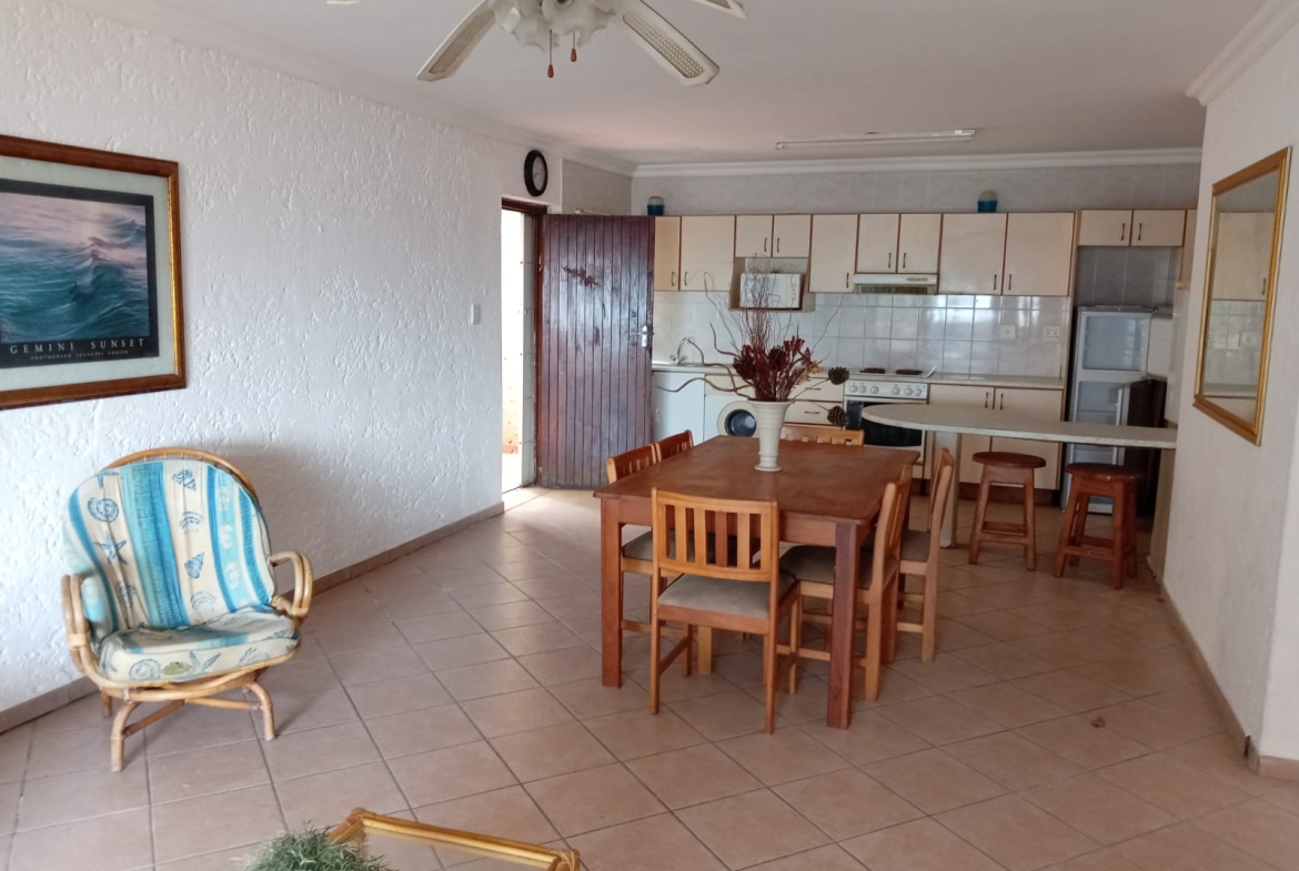 2 Bedroom, 1 Bathroom Apartment for Sale in Lawrence Rocks, Margate