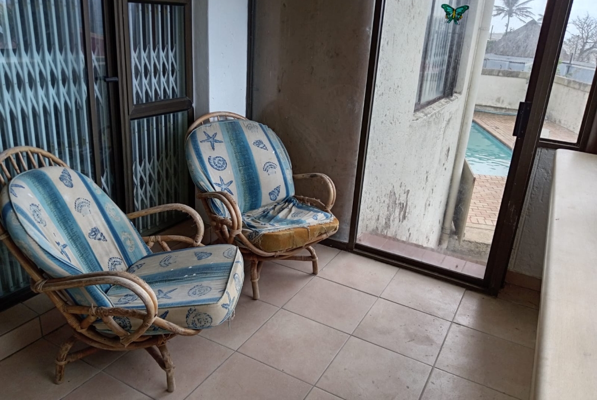2 Bedroom, 1 Bathroom Apartment for Sale in Lawrence Rocks, Margate