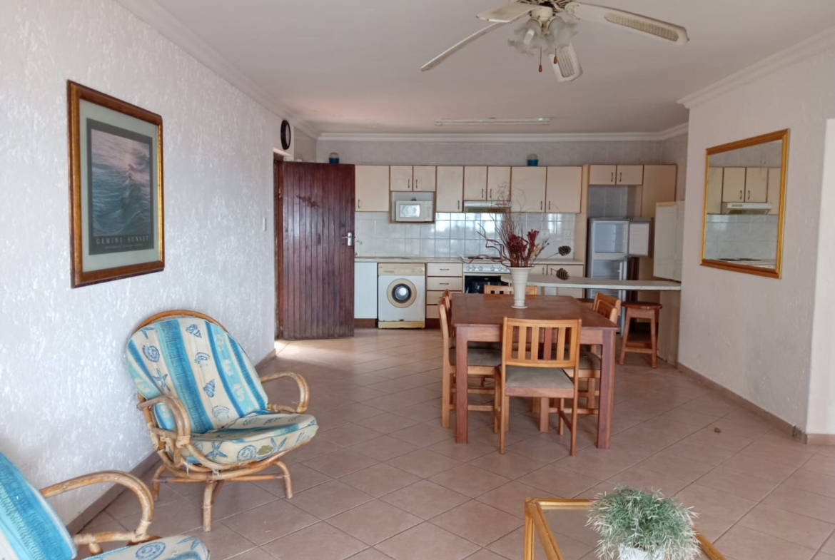 2 Bedroom, 1 Bathroom Apartment for Sale in Lawrence Rocks, Margate