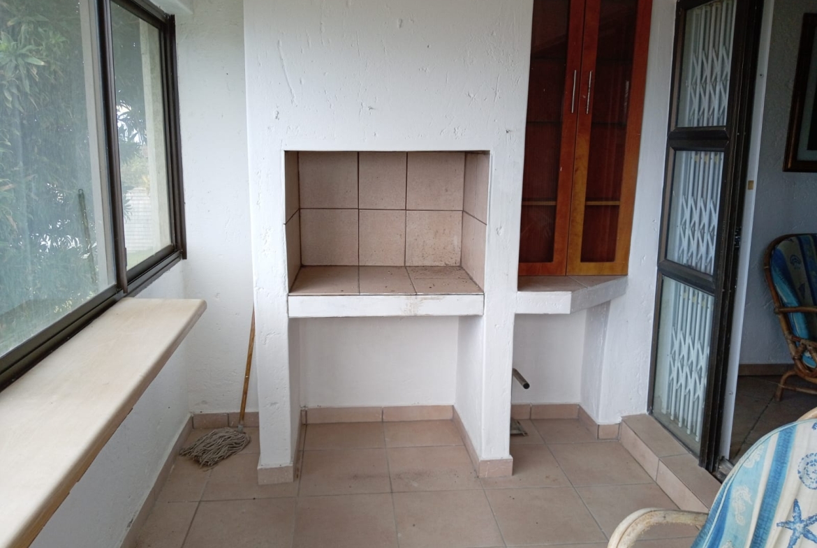 2 Bedroom, 1 Bathroom Apartment for Sale in Lawrence Rocks, Margate