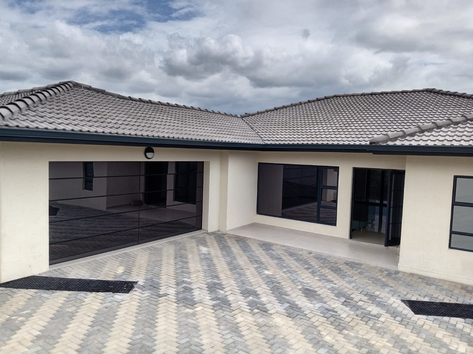 IMG-20251118-WA0126 Modern 5-Bedroom Home in Tranquil Palm Kloof – Brand New & Move-In Ready