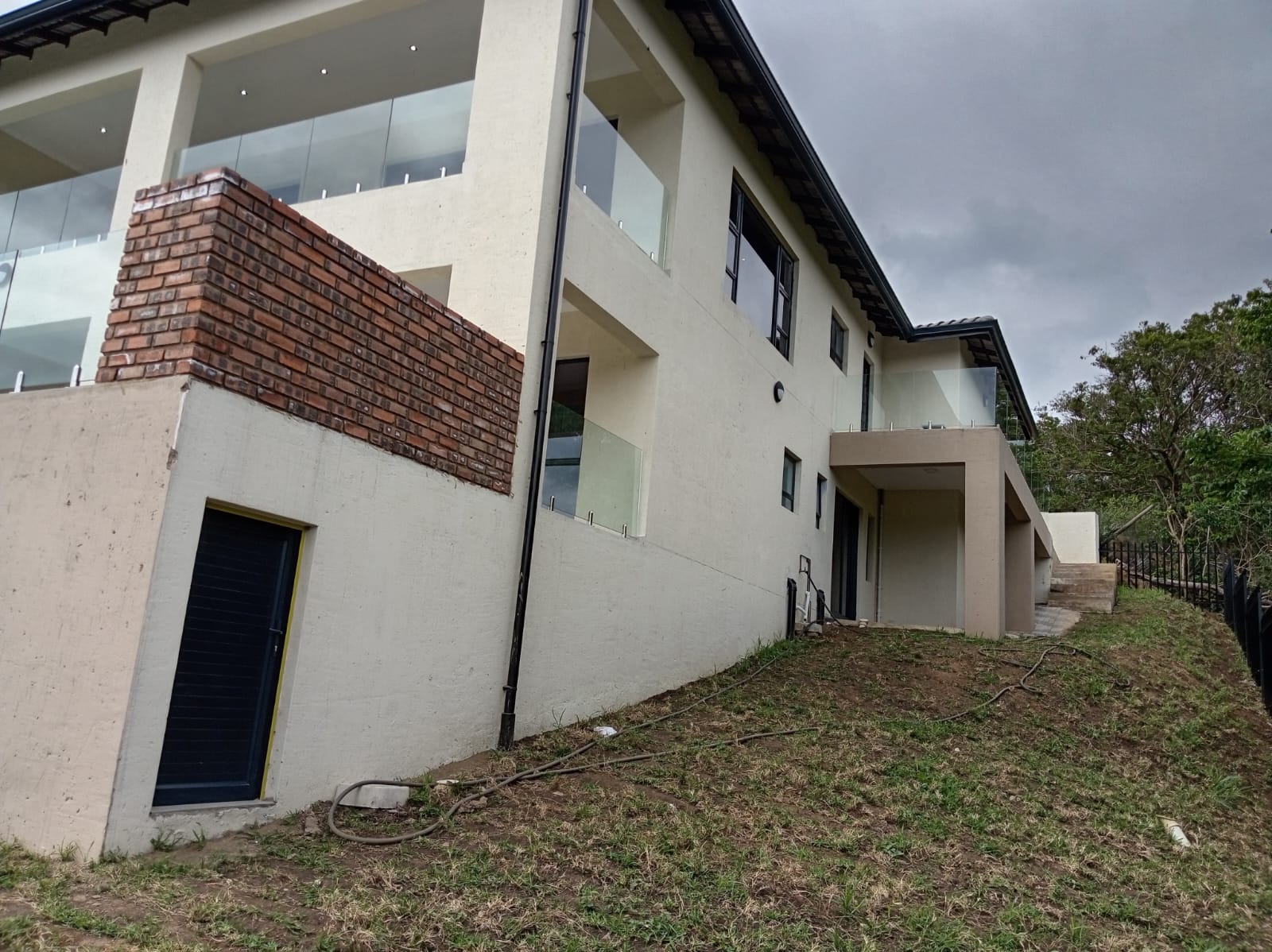 IMG-20251118-WA0129 Modern 5-Bedroom Home in Tranquil Palm Kloof – Brand New & Move-In Ready