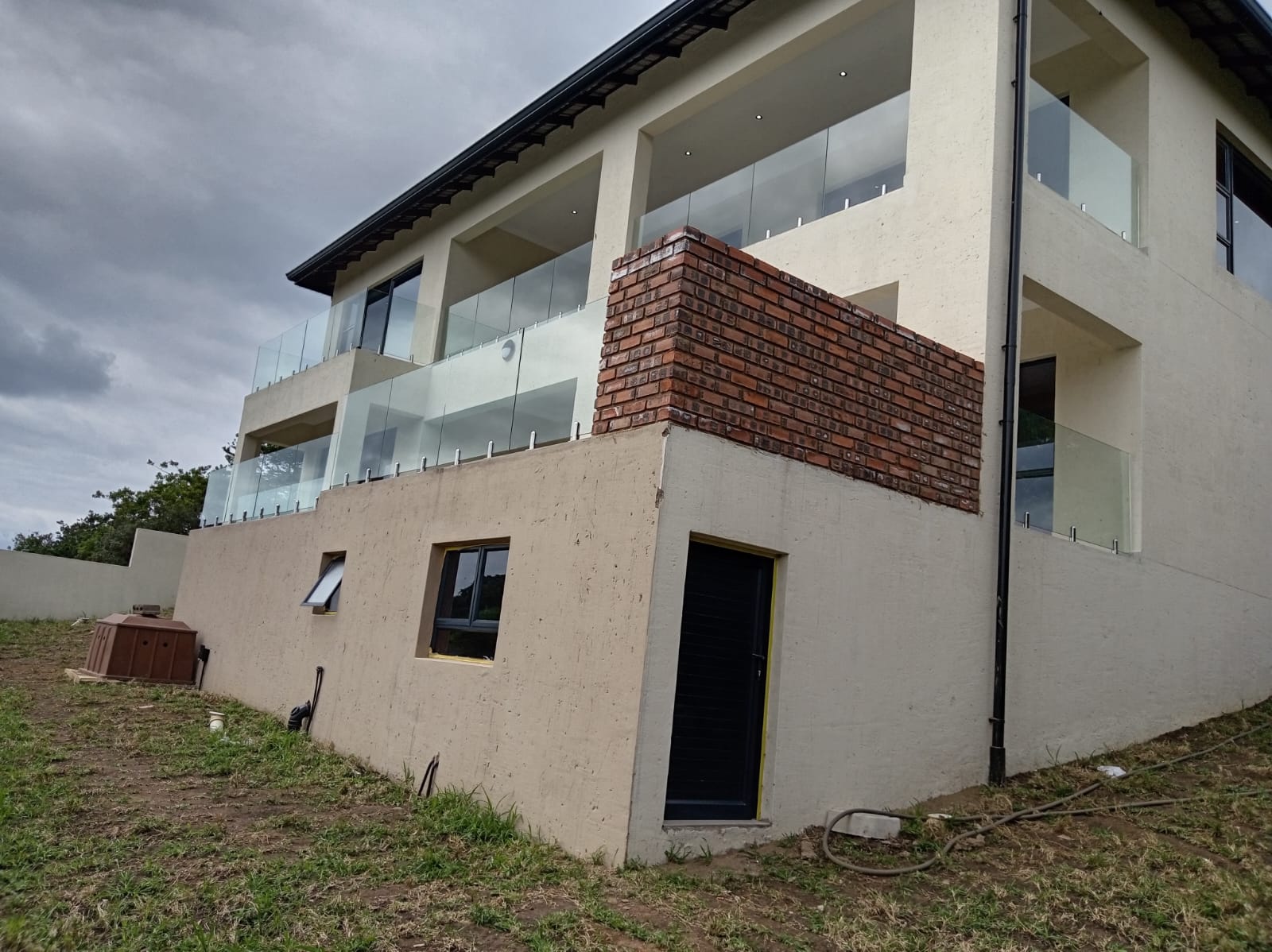 IMG-20251118-WA0130 Modern 5-Bedroom Home in Tranquil Palm Kloof – Brand New & Move-In Ready