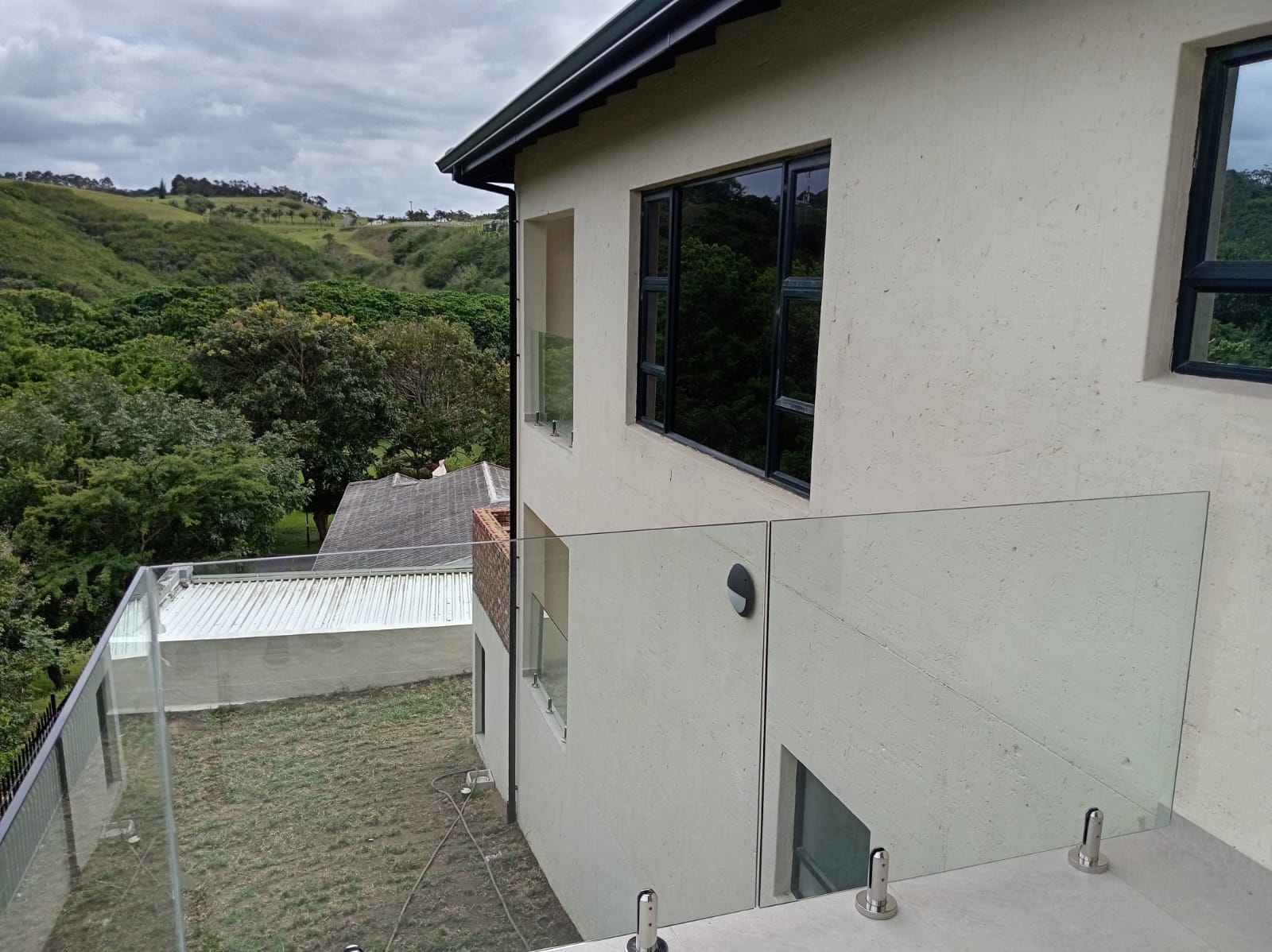 IMG-20251118-WA0131 Modern 5-Bedroom Home in Tranquil Palm Kloof – Brand New & Move-In Ready