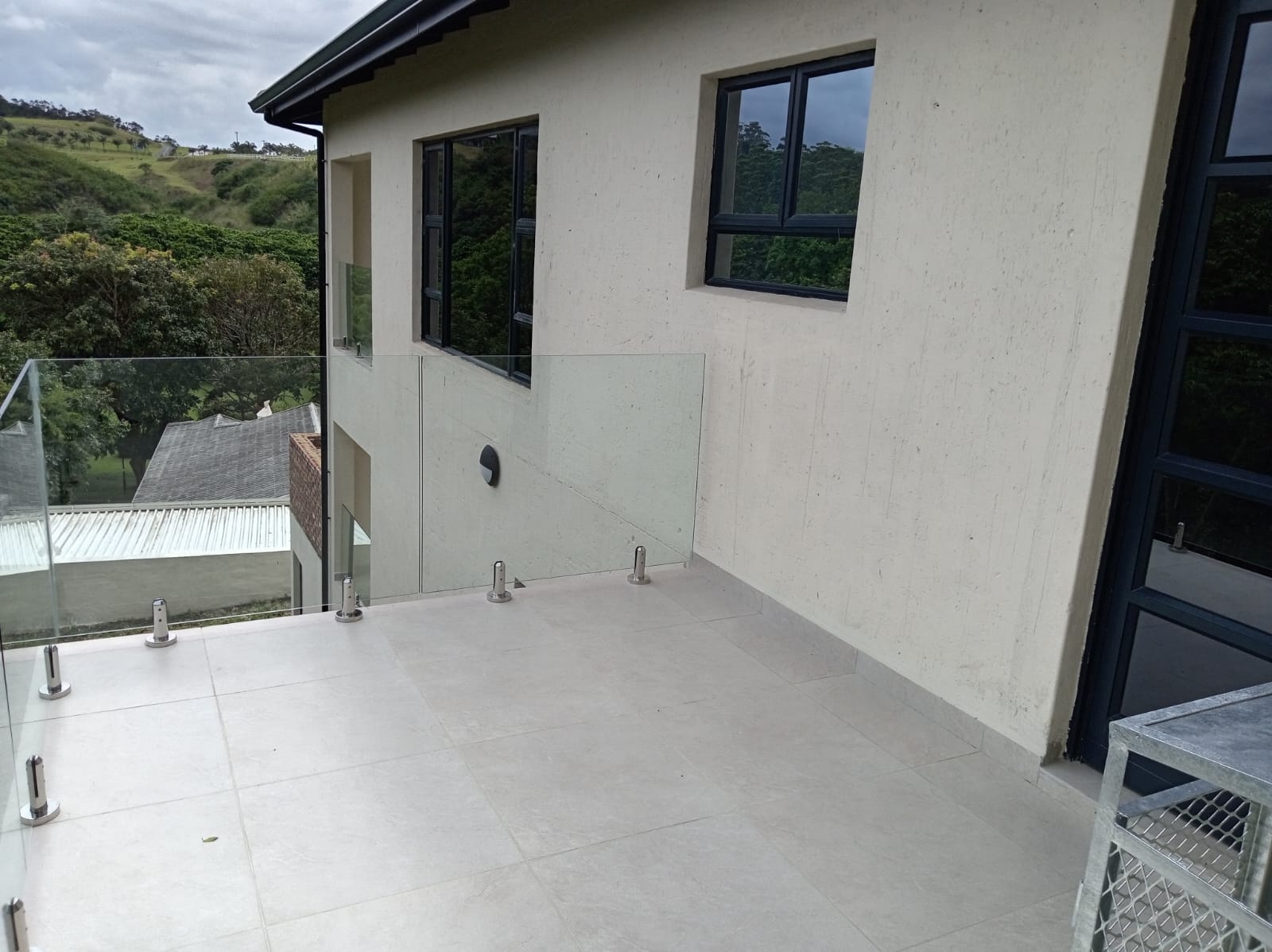 IMG-20251118-WA0132 Modern 5-Bedroom Home in Tranquil Palm Kloof – Brand New & Move-In Ready
