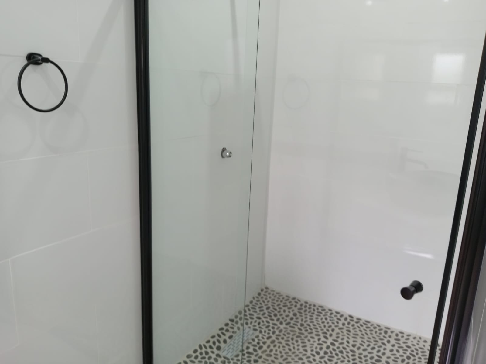 IMG-20251118-WA0146 Modern 5-Bedroom Home in Tranquil Palm Kloof – Brand New & Move-In Ready
