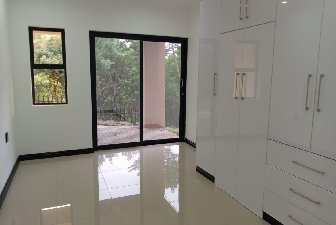 Modern 5-Bedroom Home in Tranquil Palm Kloof – Brand New & Move-In Ready