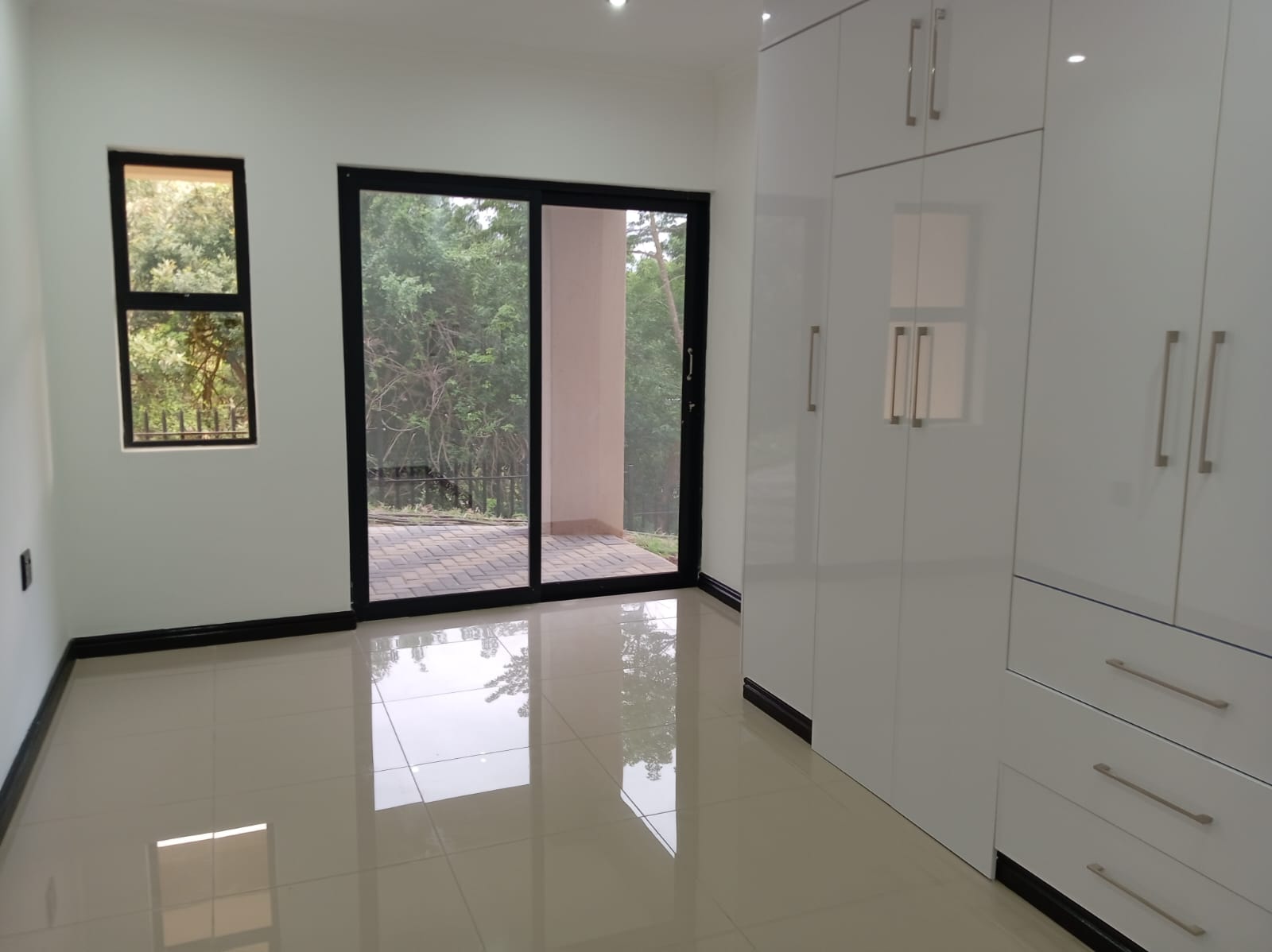 IMG-20251118-WA0147 Modern 5-Bedroom Home in Tranquil Palm Kloof – Brand New & Move-In Ready
