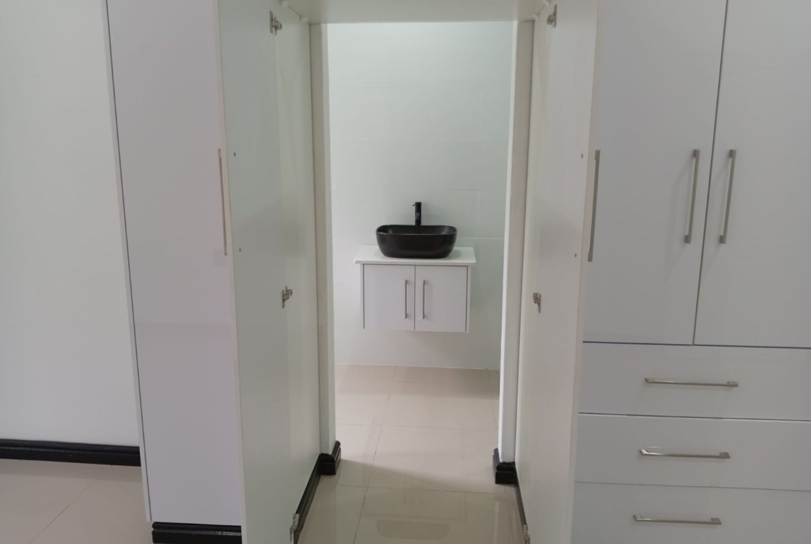 Modern 5-Bedroom Home in Tranquil Palm Kloof – Brand New & Move-In Ready