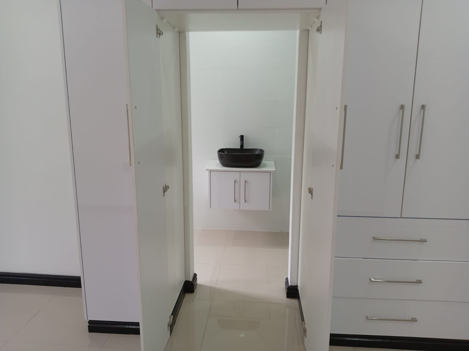 IMG-20251118-WA0148 Modern 5-Bedroom Home in Tranquil Palm Kloof – Brand New & Move-In Ready