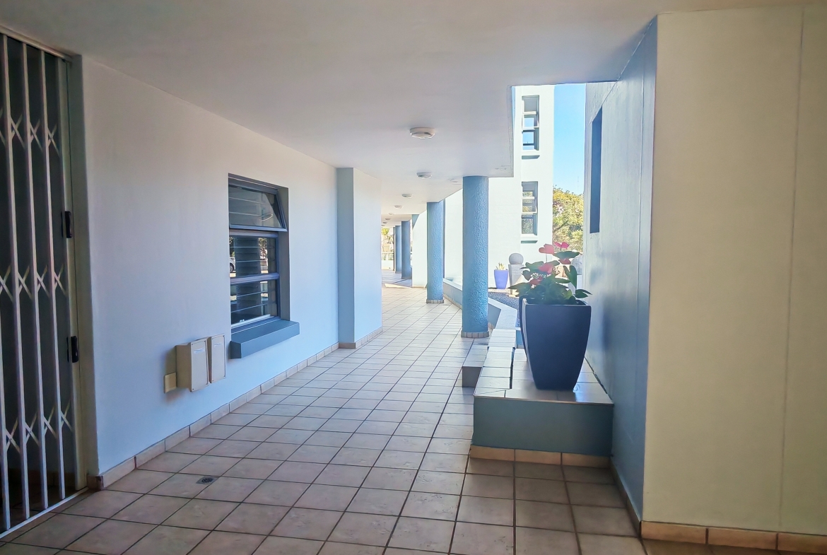 Margate North Beach Gem: Expansive 4-Bedroom Coastal Sanctuary